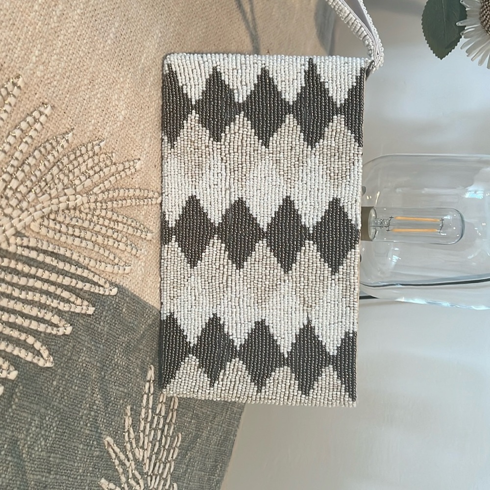 Beaded Clutch With Writslet . - image 1